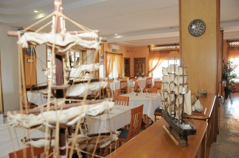 Gatto Bianco Casalabate Hotel เลชเช ภายนอก รูปภาพ