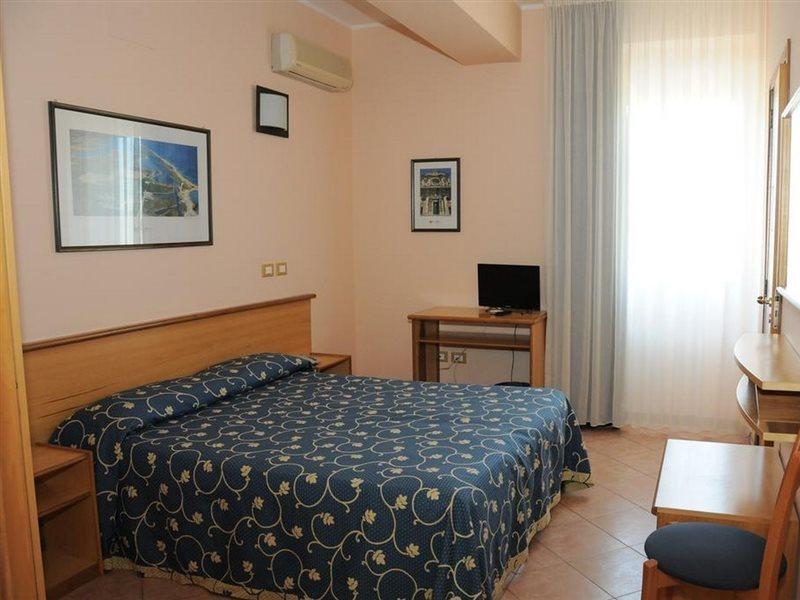 Gatto Bianco Casalabate Hotel เลชเช ภายนอก รูปภาพ