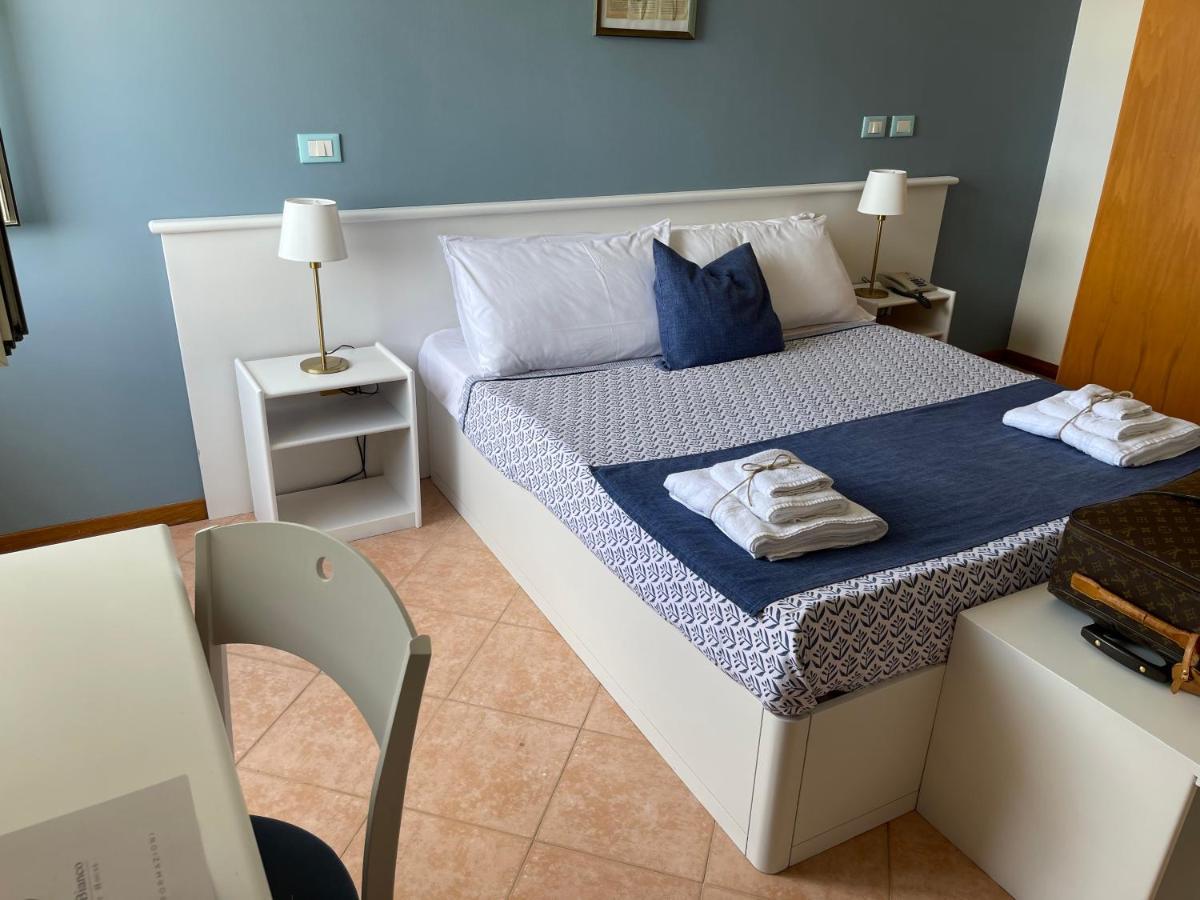 Gatto Bianco Casalabate Hotel เลชเช ภายนอก รูปภาพ