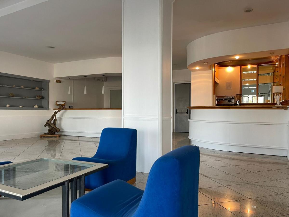 Gatto Bianco Casalabate Hotel เลชเช ภายนอก รูปภาพ