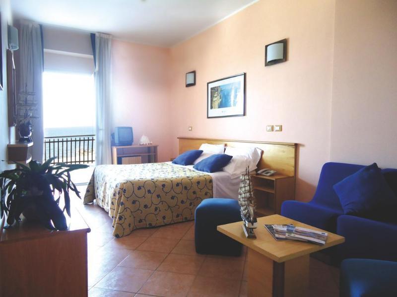 Gatto Bianco Casalabate Hotel เลชเช ภายนอก รูปภาพ